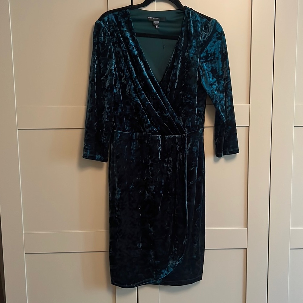 Short green velvet like cocktail dress with detail